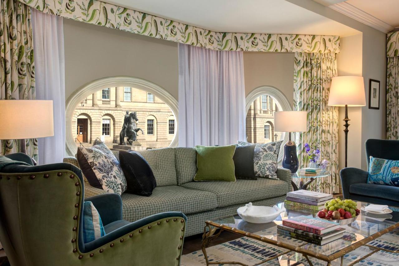 The Balmoral Hotel Edimburgo Esterno foto The living room of a suite at the hotel