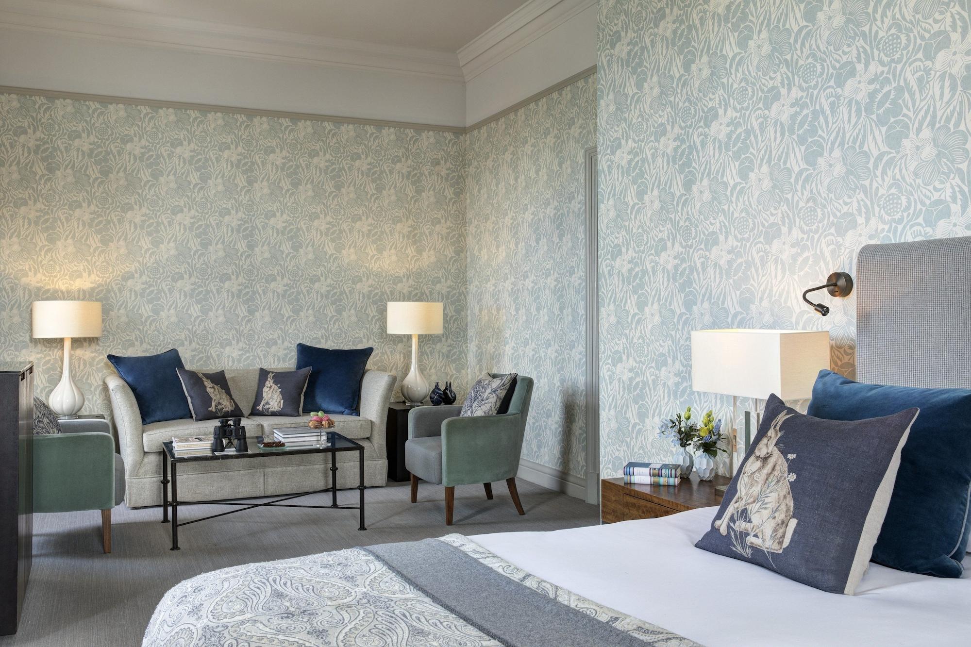 The Balmoral Hotel Edimburgo Esterno foto A bedroom at the hotel