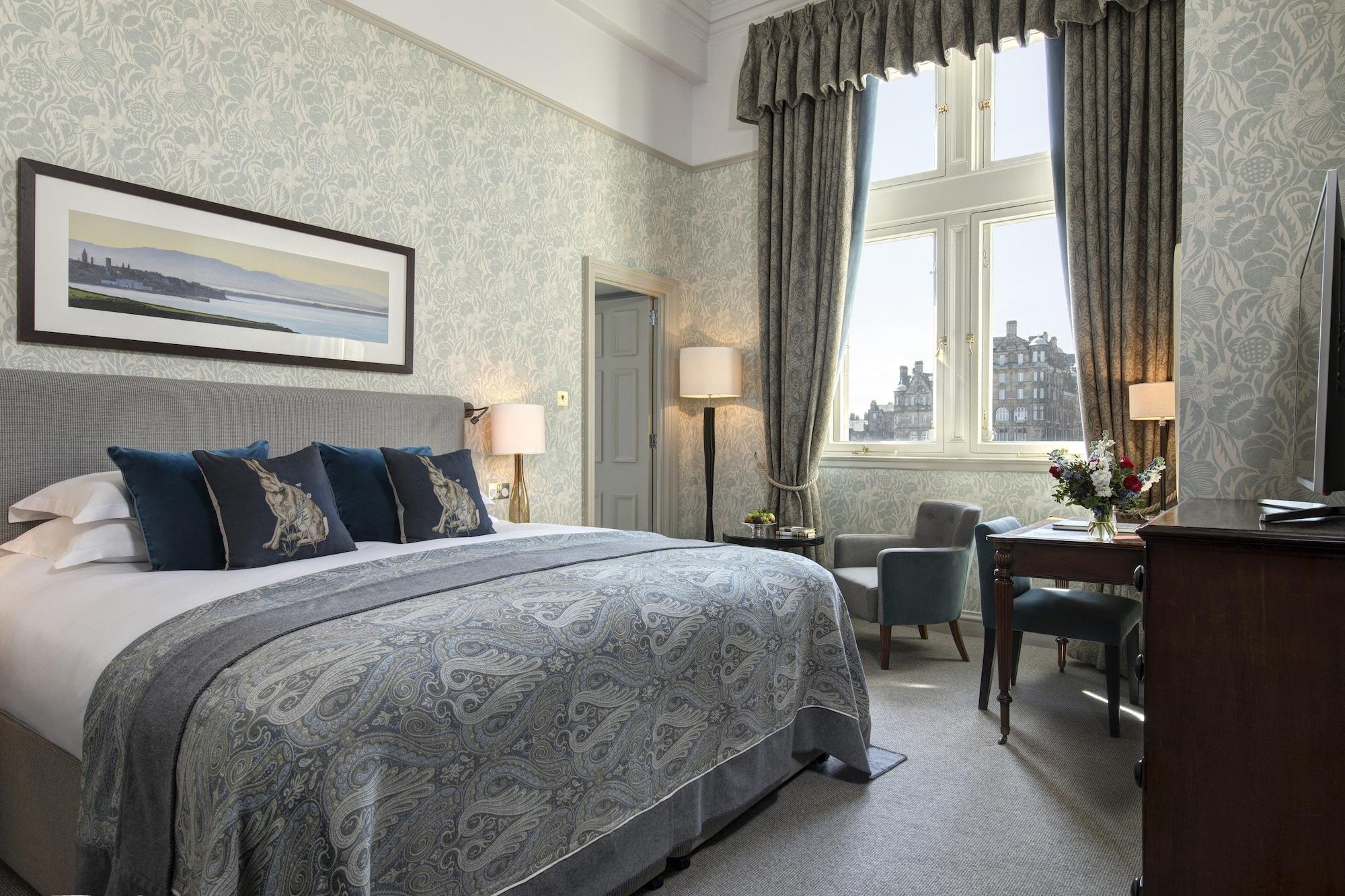 The Balmoral Hotel Edimburgo Esterno foto A bedroom at the hotel