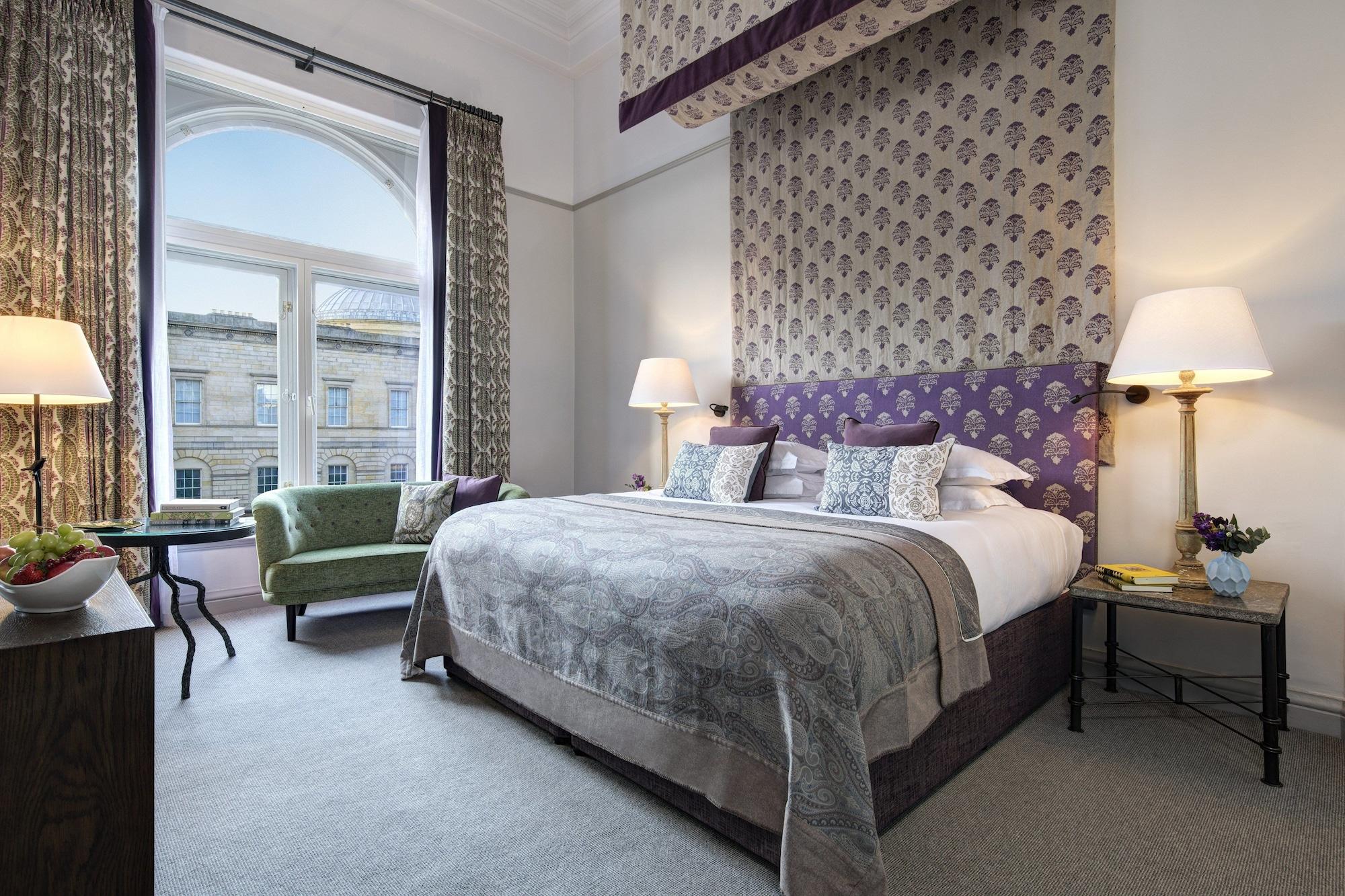 The Balmoral Hotel Edimburgo Esterno foto A bedroom at the hotel