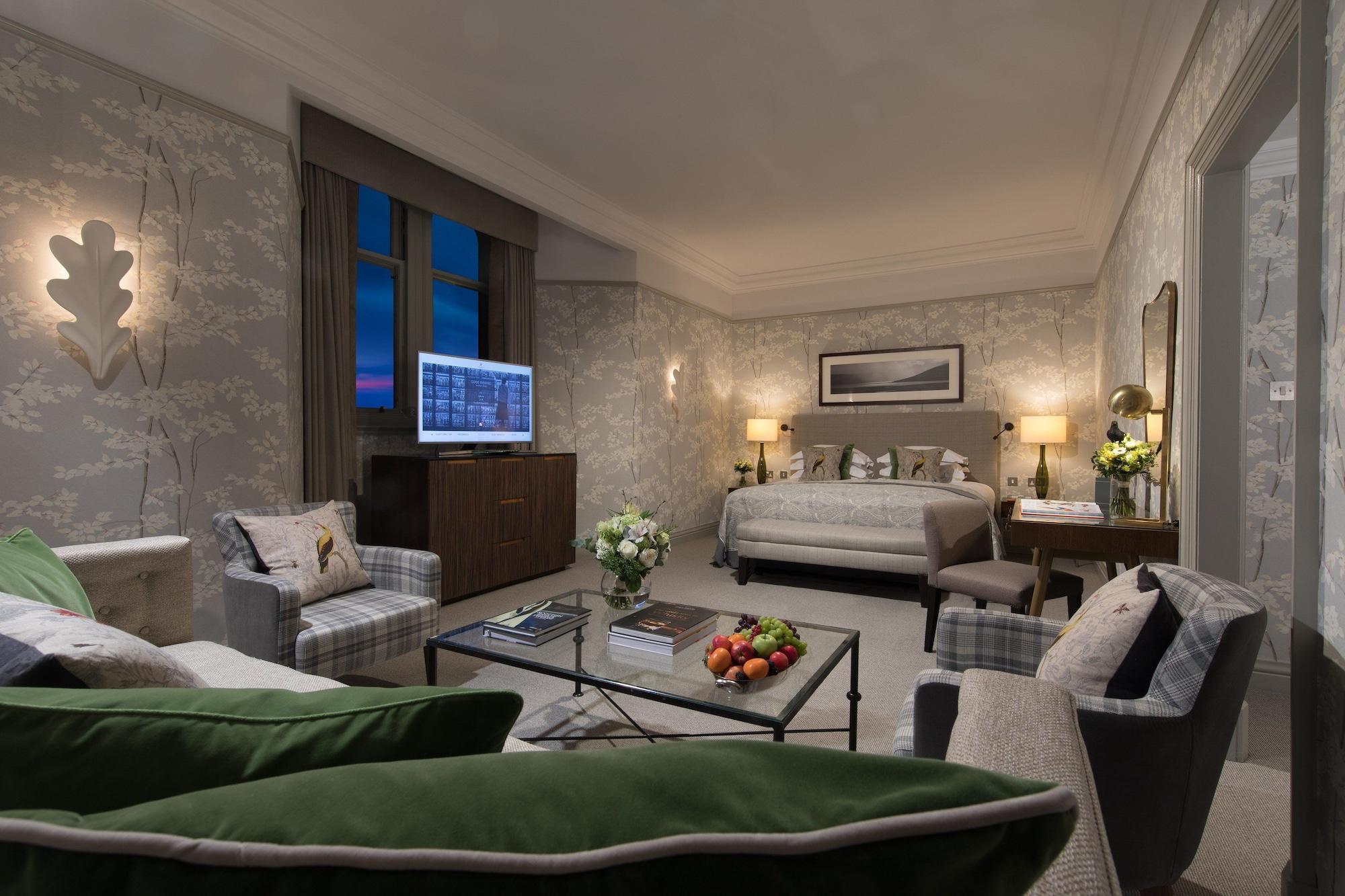 The Balmoral Hotel Edimburgo Esterno foto A suite at the hotel