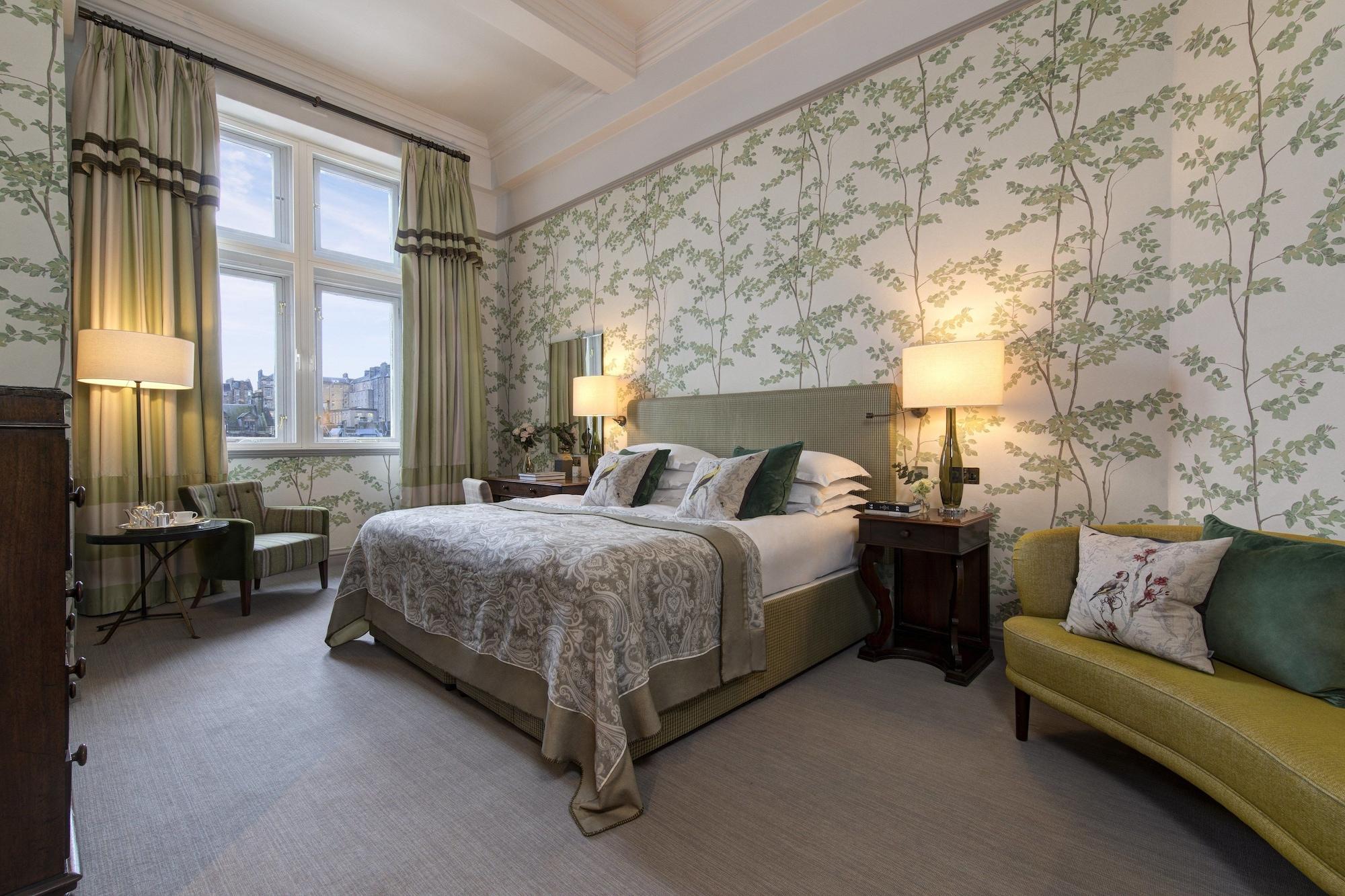 The Balmoral Hotel Edimburgo Esterno foto A bedroom at the hotel