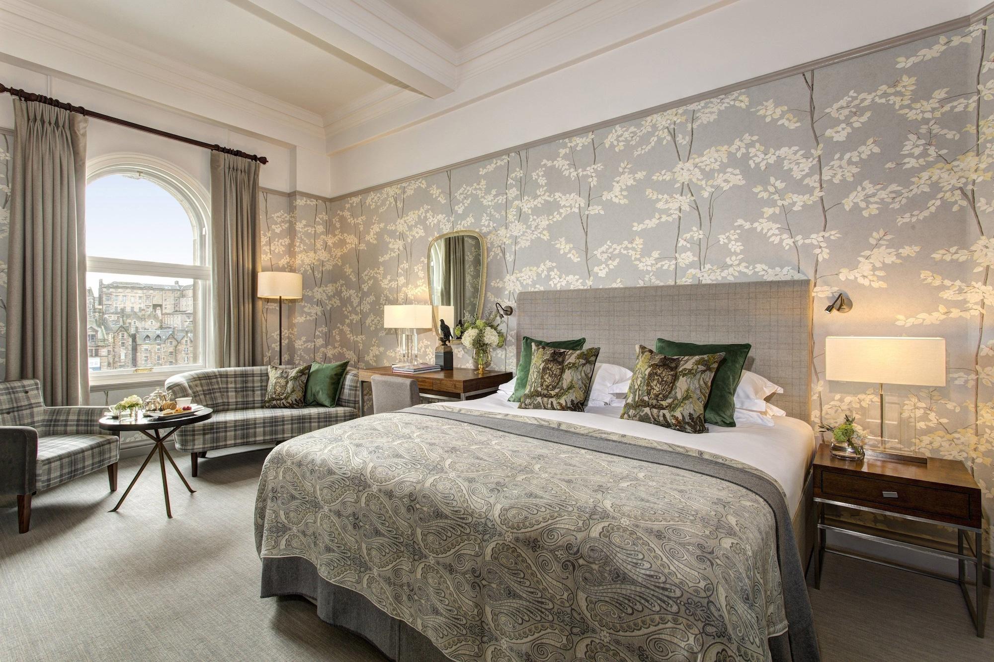 The Balmoral Hotel Edimburgo Esterno foto A bedroom at The Mitre