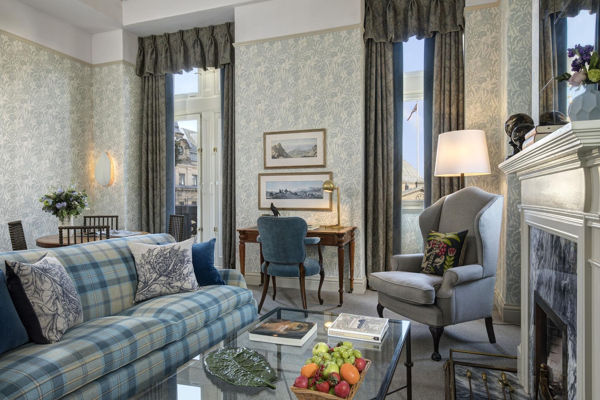The Balmoral Hotel Edimburgo Esterno foto A suite at the Hotel de Crillon