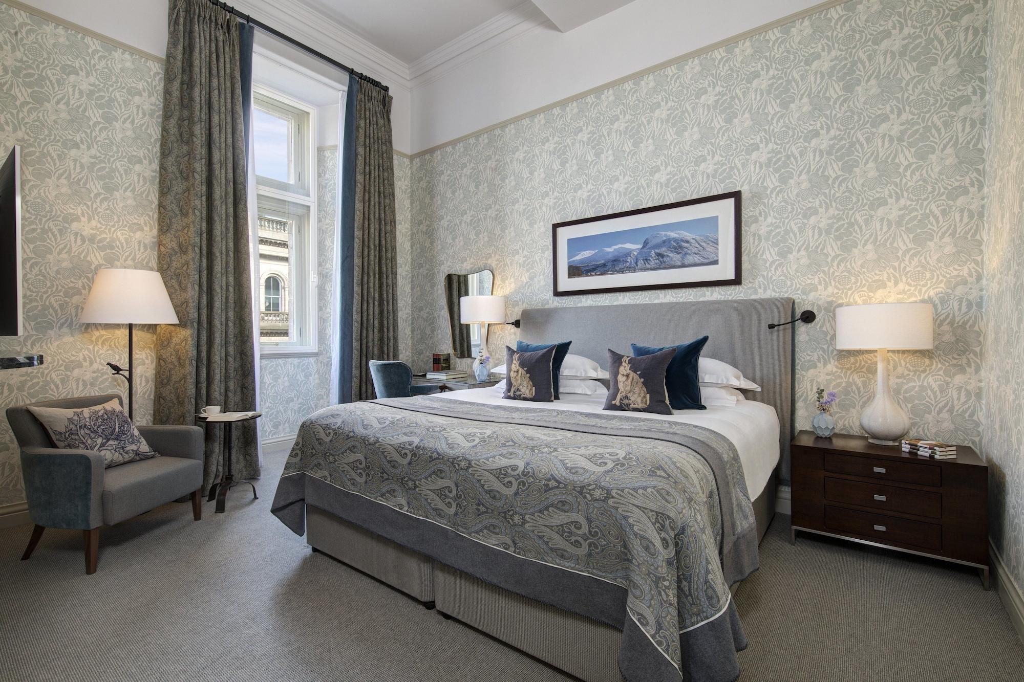 The Balmoral Hotel Edimburgo Esterno foto A bedroom at the hotel