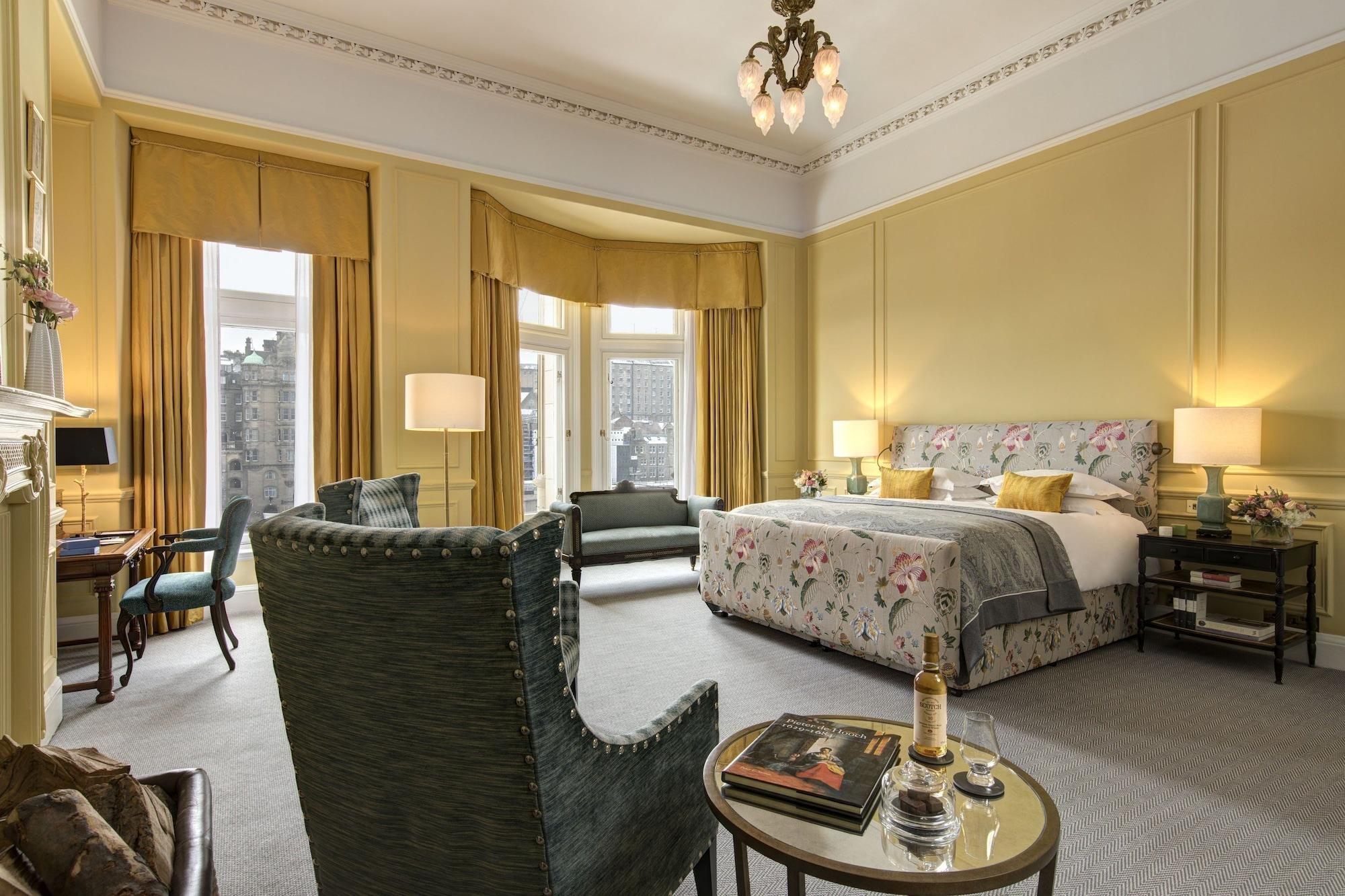 The Balmoral Hotel Edimburgo Esterno foto A suite at the hotel
