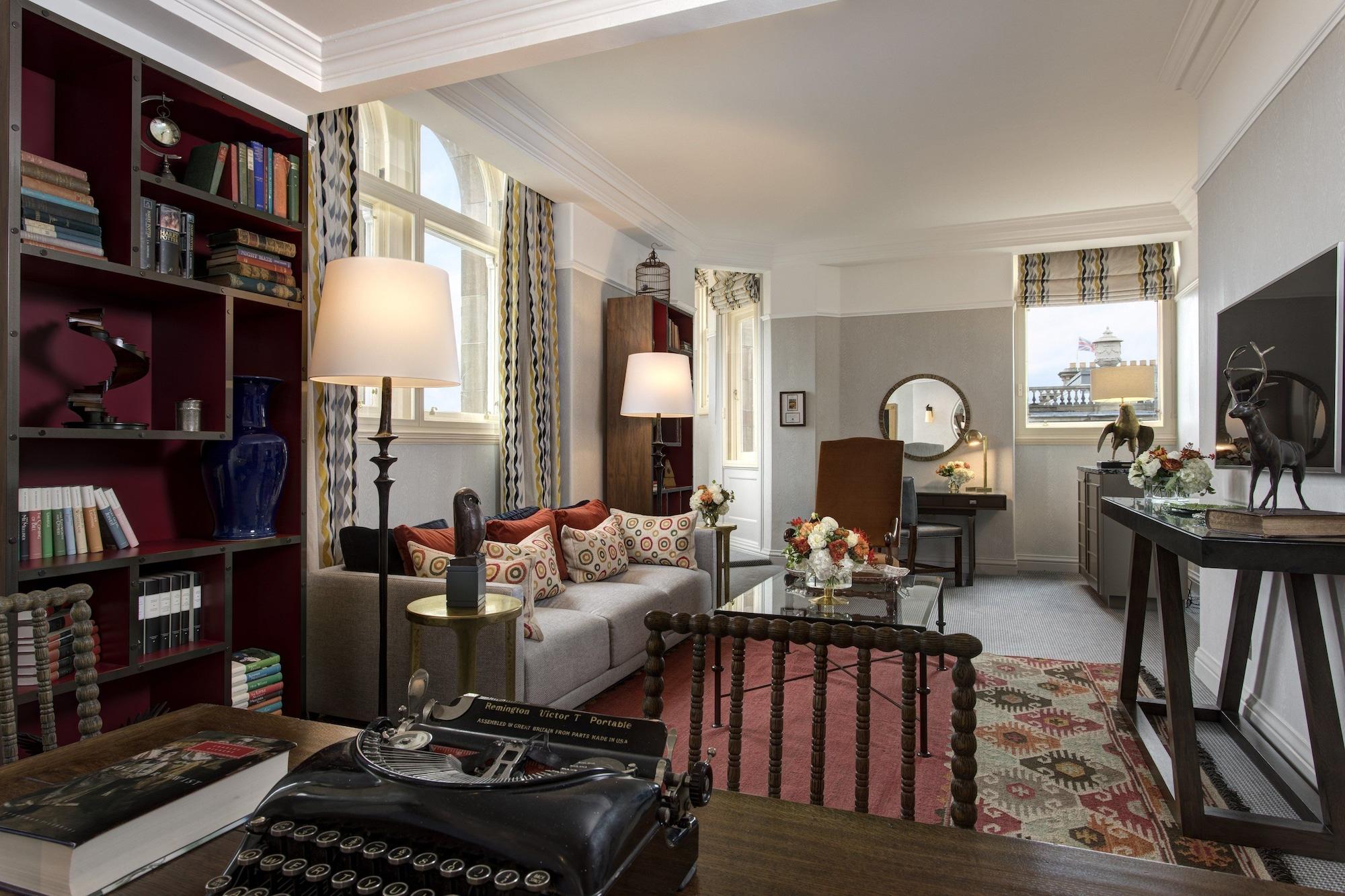 The Balmoral Hotel Edimburgo Esterno foto The interior of a suite at the hotel