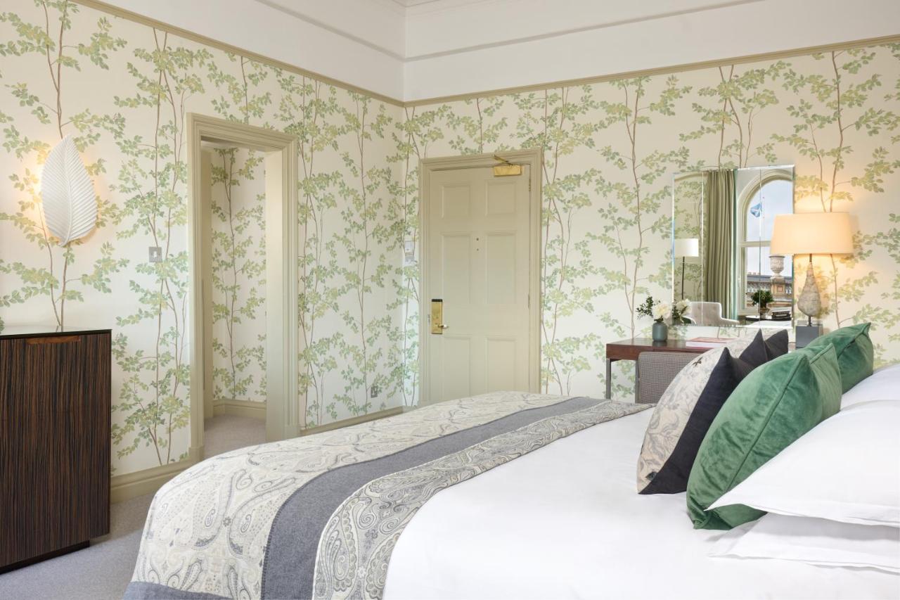 The Balmoral Hotel Edimburgo Esterno foto A bedroom at the hotel
