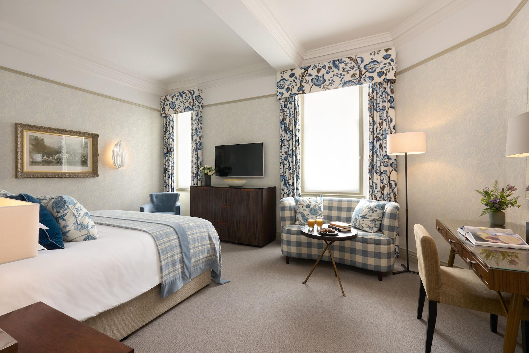The Balmoral Hotel Edimburgo Esterno foto A bedroom at the hotel