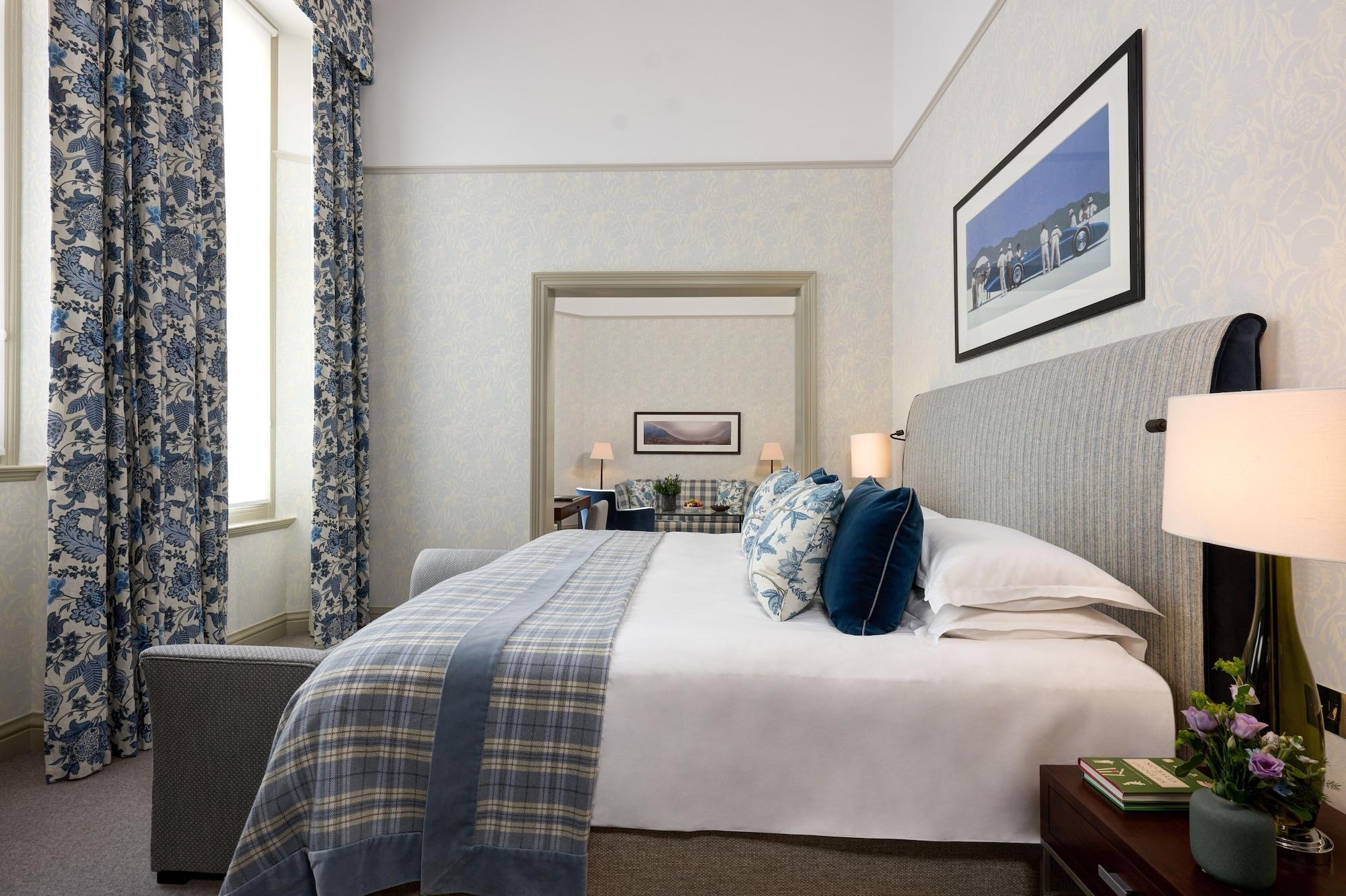 The Balmoral Hotel Edimburgo Esterno foto A bedroom at the hotel
