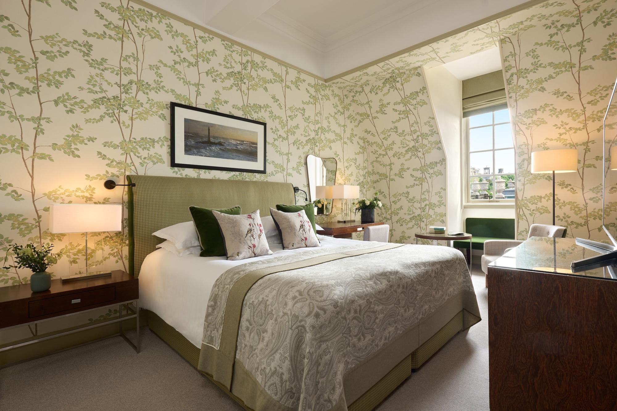 The Balmoral Hotel Edimburgo Esterno foto A bedroom at the hotel