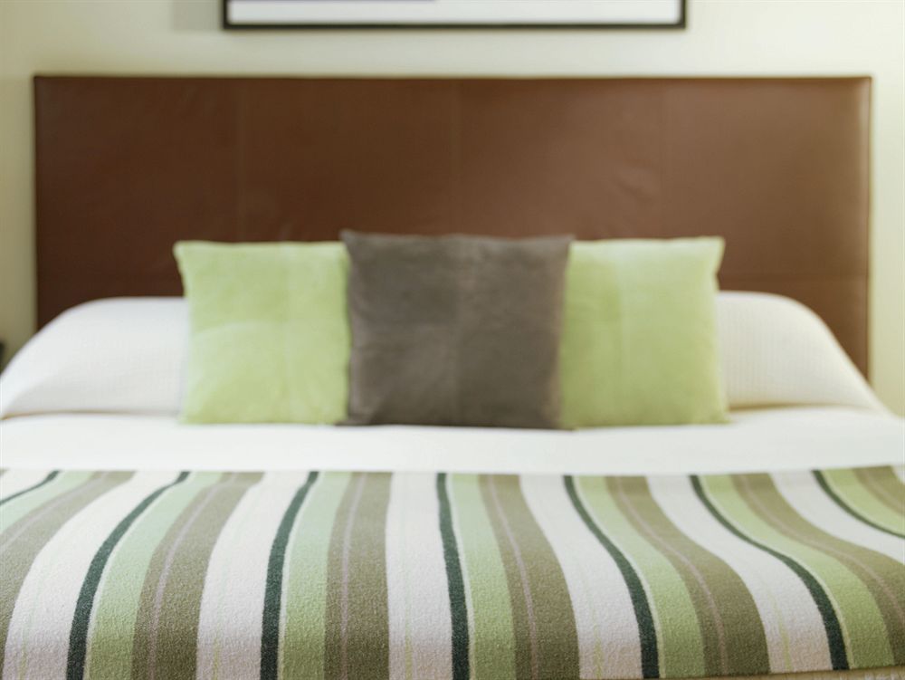 The Balmoral Hotel Edimburgo Camera foto A bed with a headboard