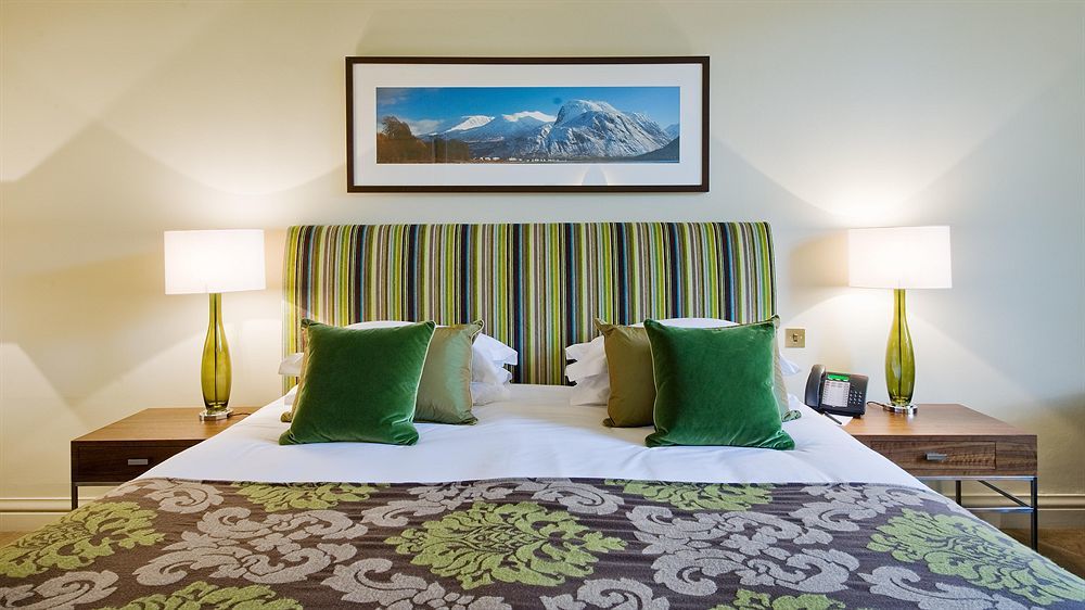 The Balmoral Hotel Edimburgo Esterno foto A bedroom at the Hotel Tellus