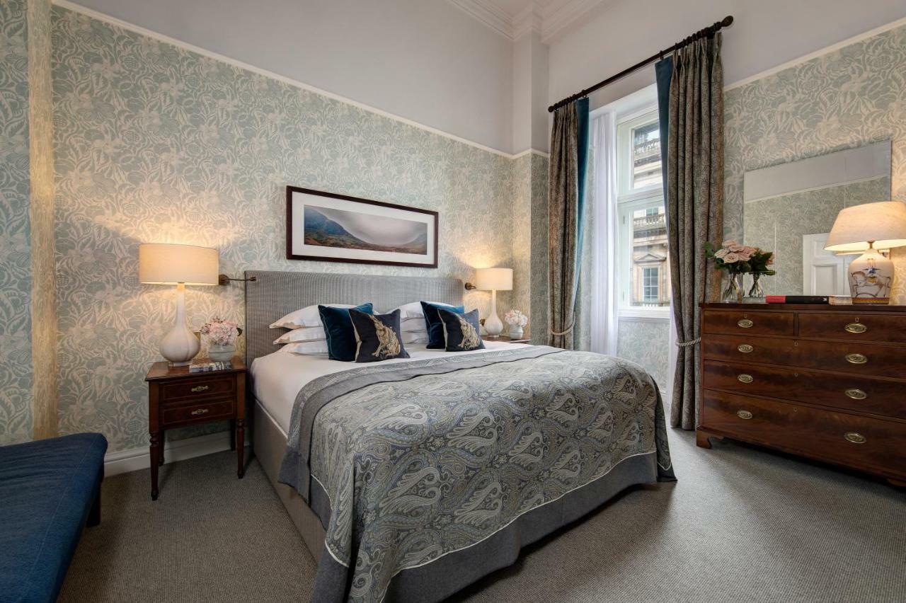 The Balmoral Hotel Edimburgo Esterno foto A bedroom at the hotel
