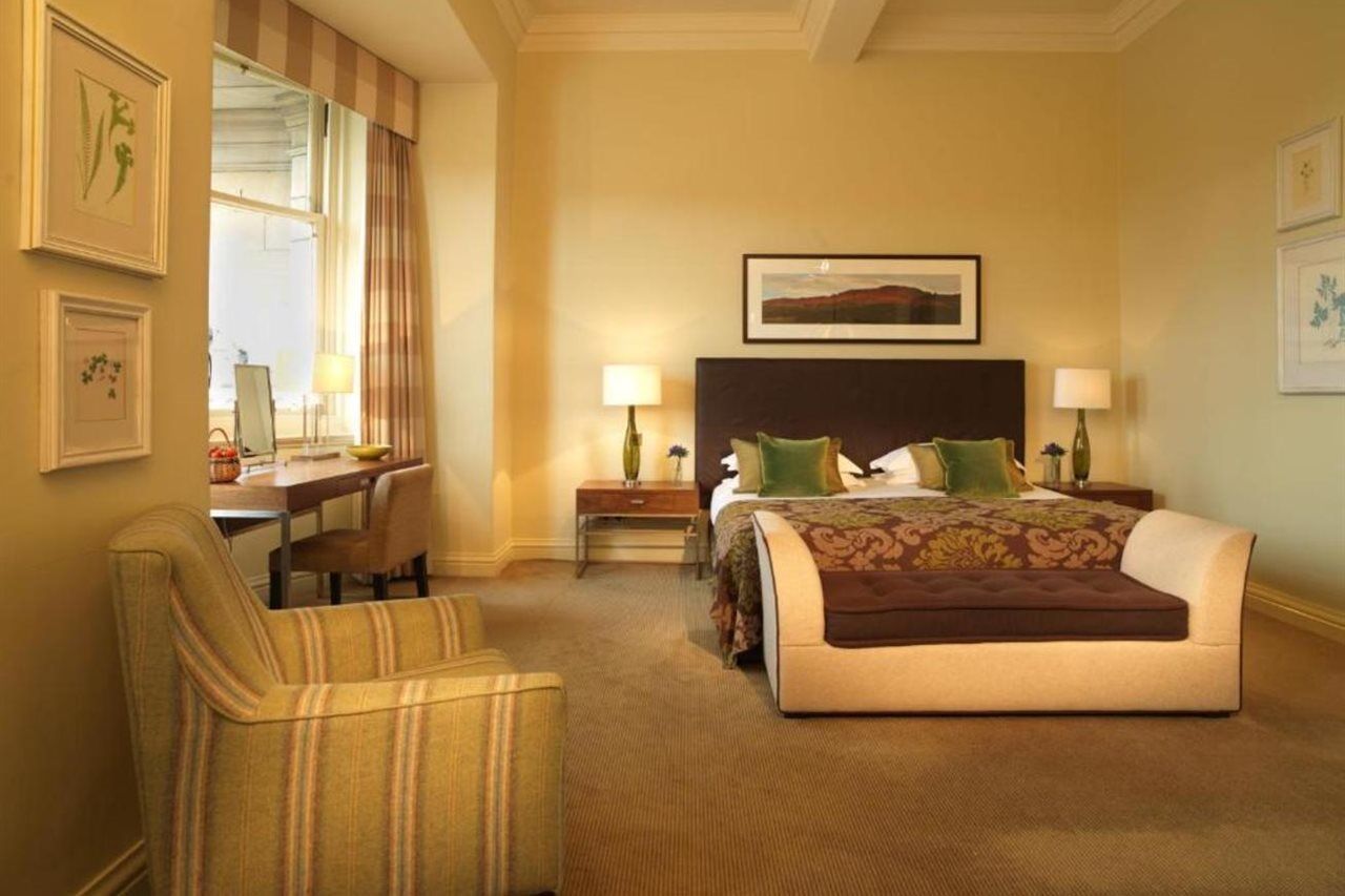 The Balmoral Hotel Edimburgo Esterno foto A bedroom at the hotel